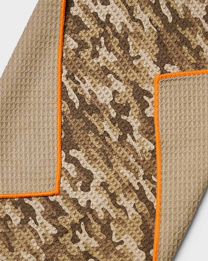 Greenside Towel: Magnet Patch and Carabiner: Color Desert Camo with Sand Reverse Side