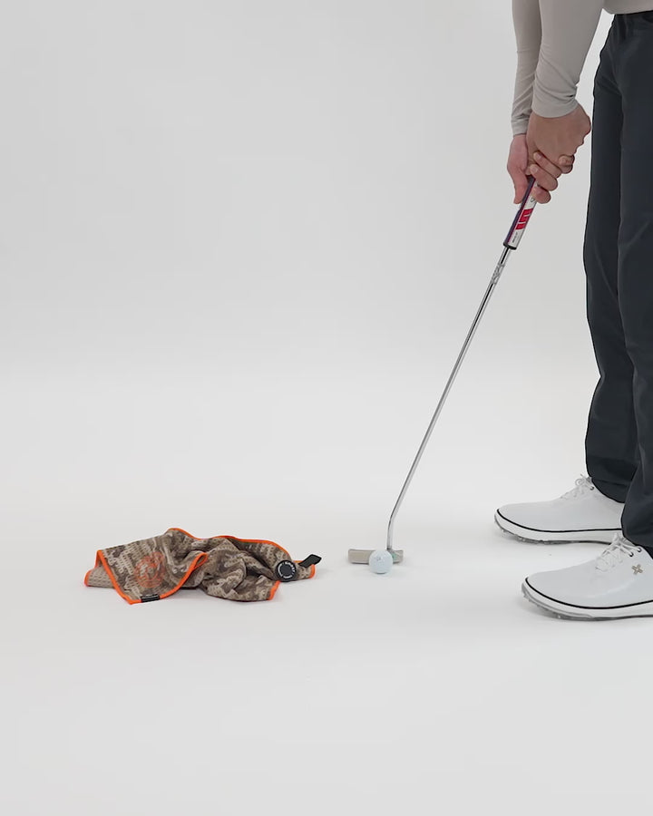 Greenside Towel: Magnet Patch and Carabiner: Color Desert Camo #color_desert-camo