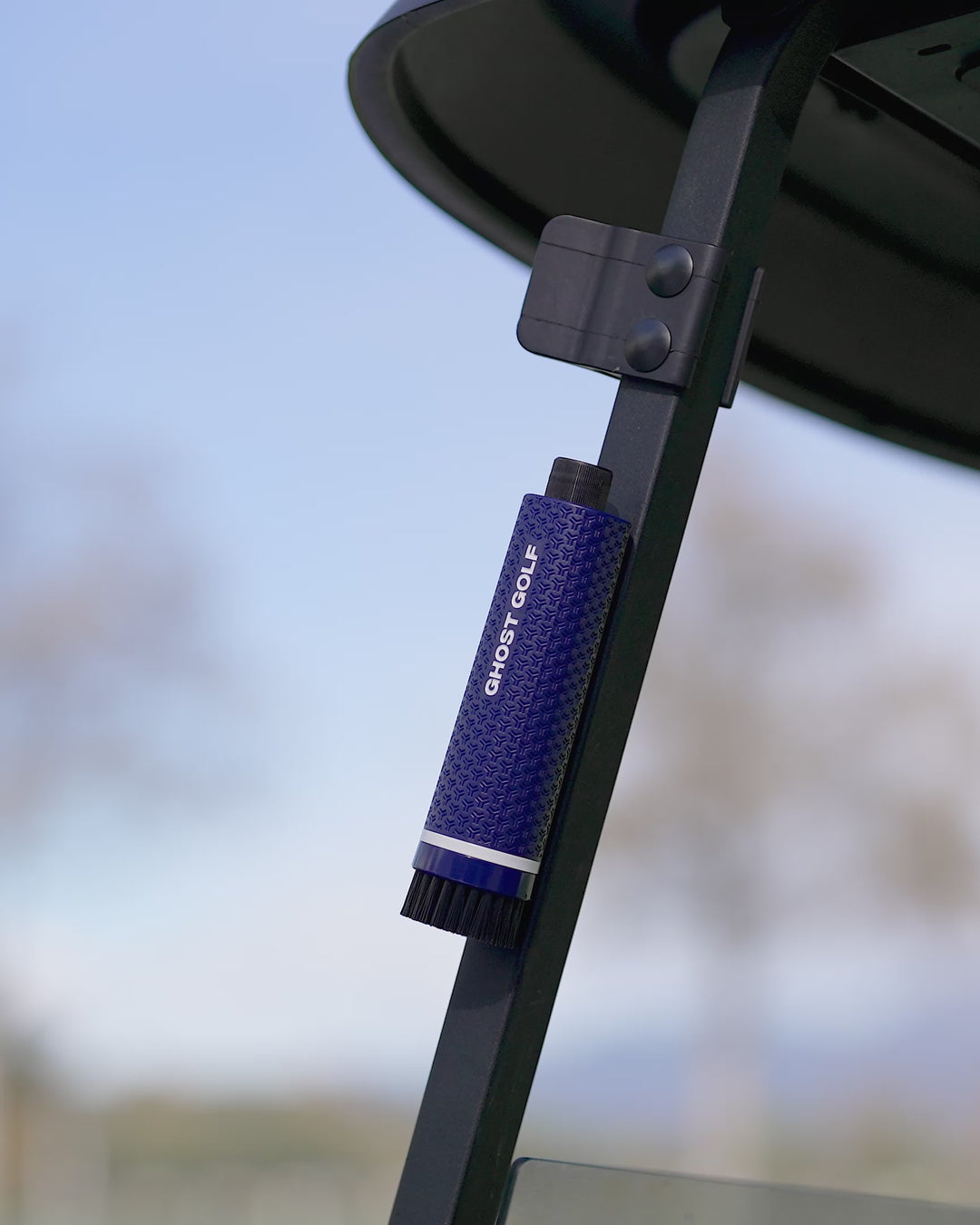 Video of the Magnetic Golf and Shoe Brush showing all its features. Navy Brush. #color_navy